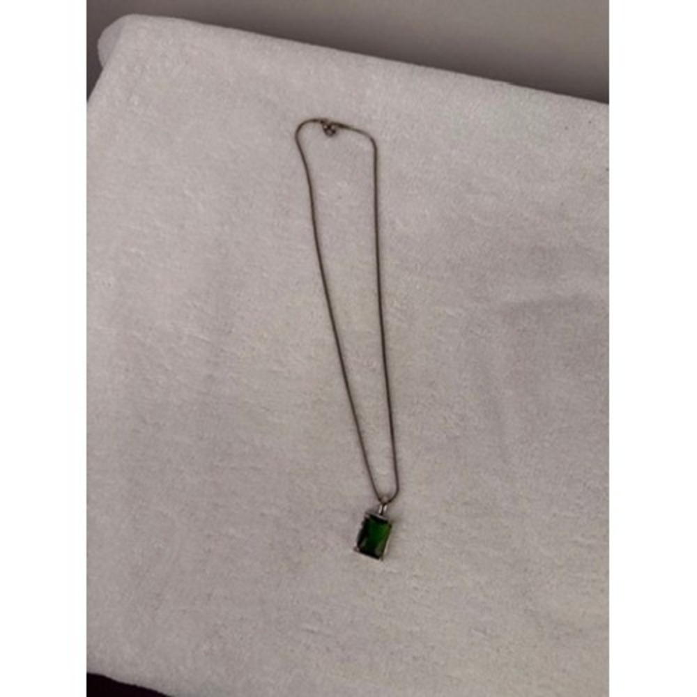 Silver Tone Snake Chain Necklace Emerald Green Rectangular Crystal Pendant‎